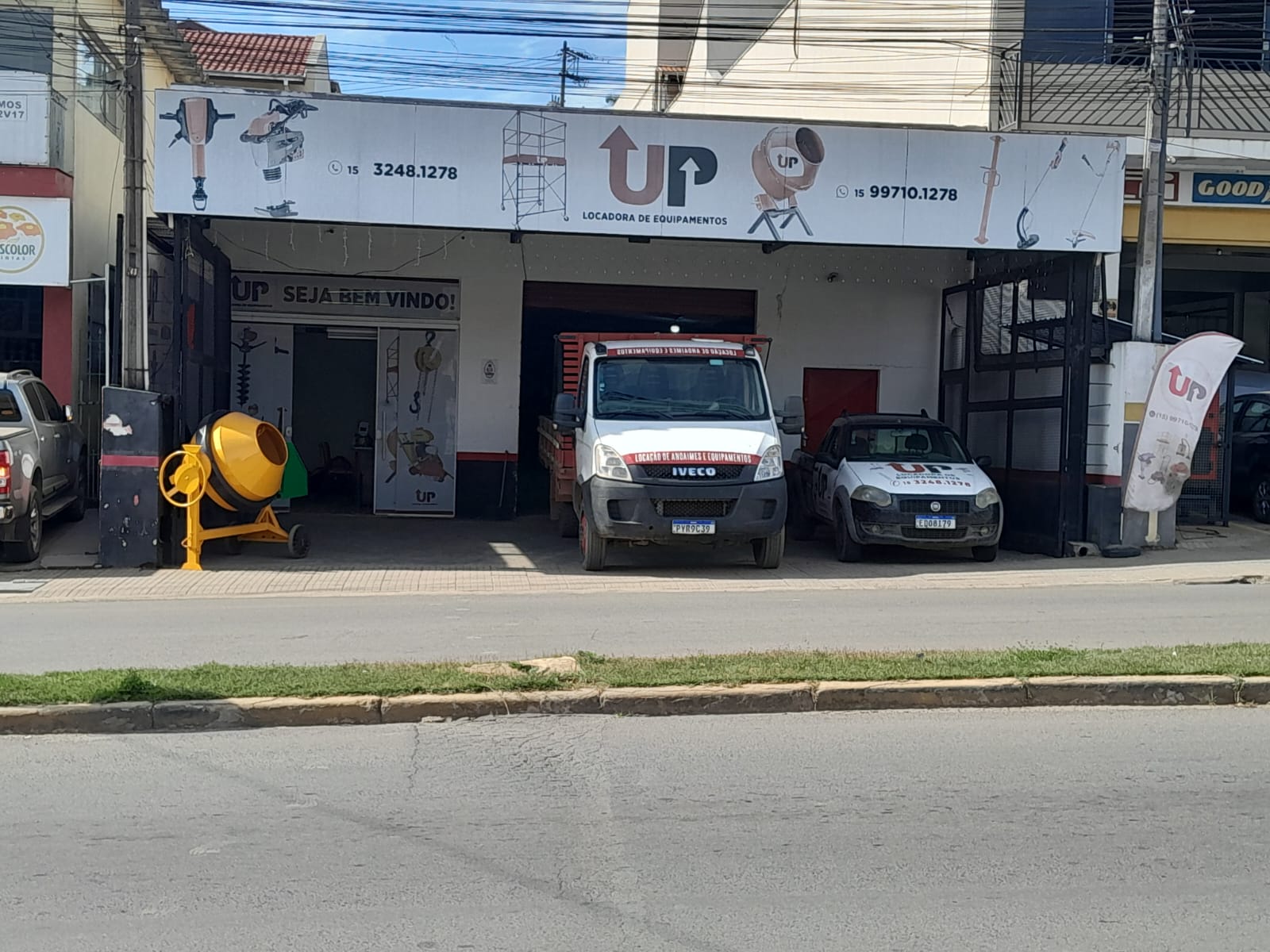 Fachada da unidade Up Locadora de Equipamentos